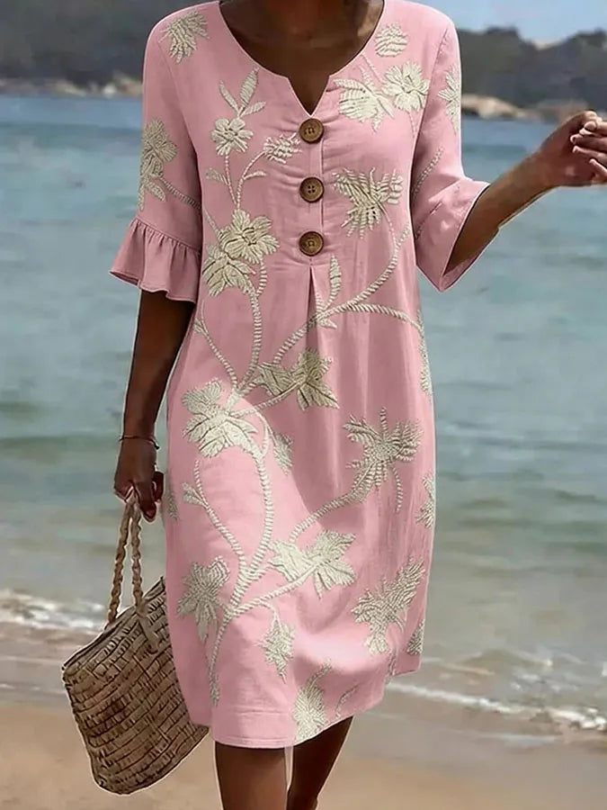 Casual women's dress with floral print.