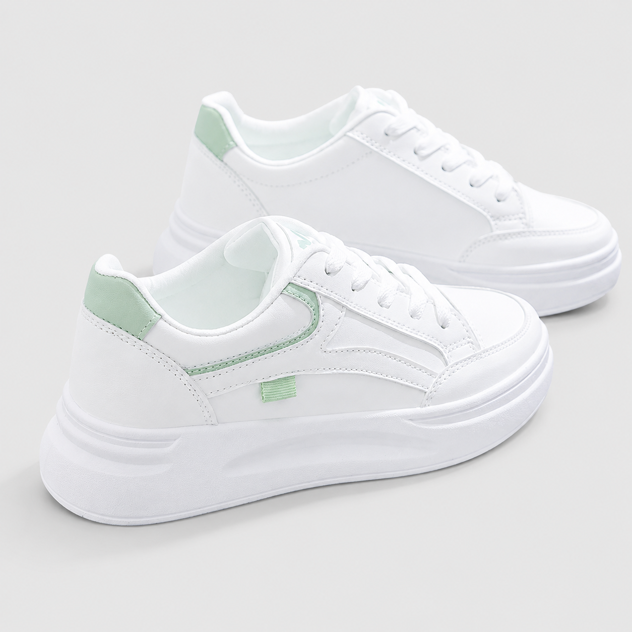 Chic White Sneakers Lightweight Comfort