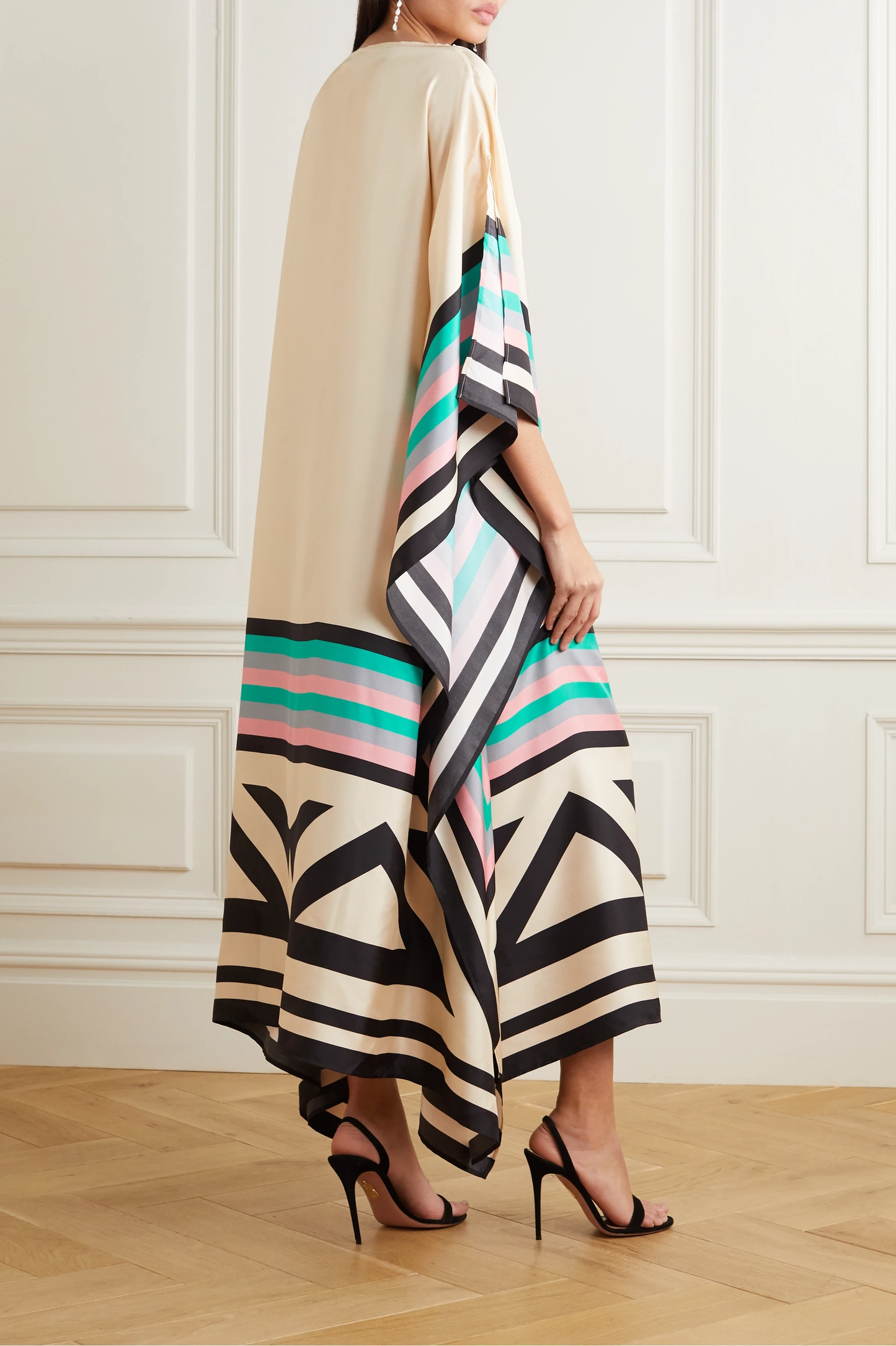 Aurora | Boho Chic Caftan with Graphic Print