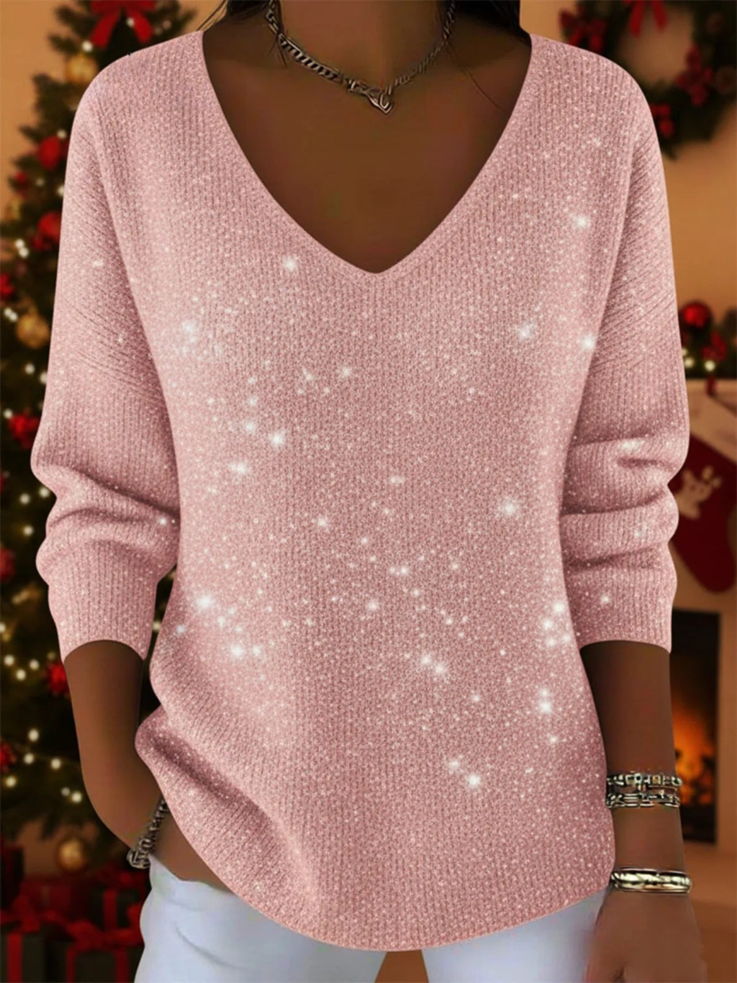 María — The festive V-neck sweater to shine during Christmas