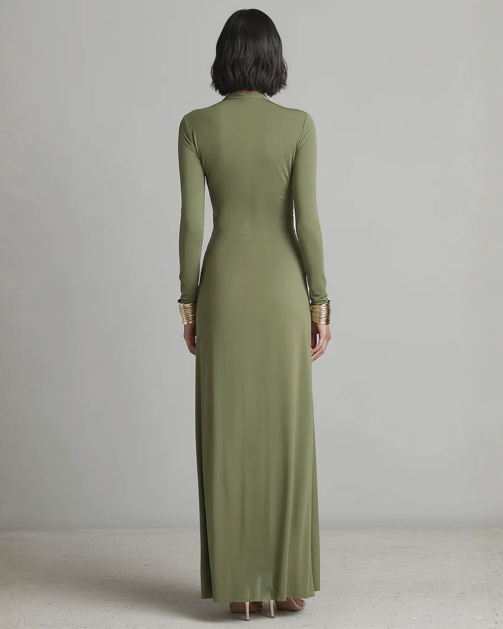 Valentina · Maxi dress with V-neck and ruffle details