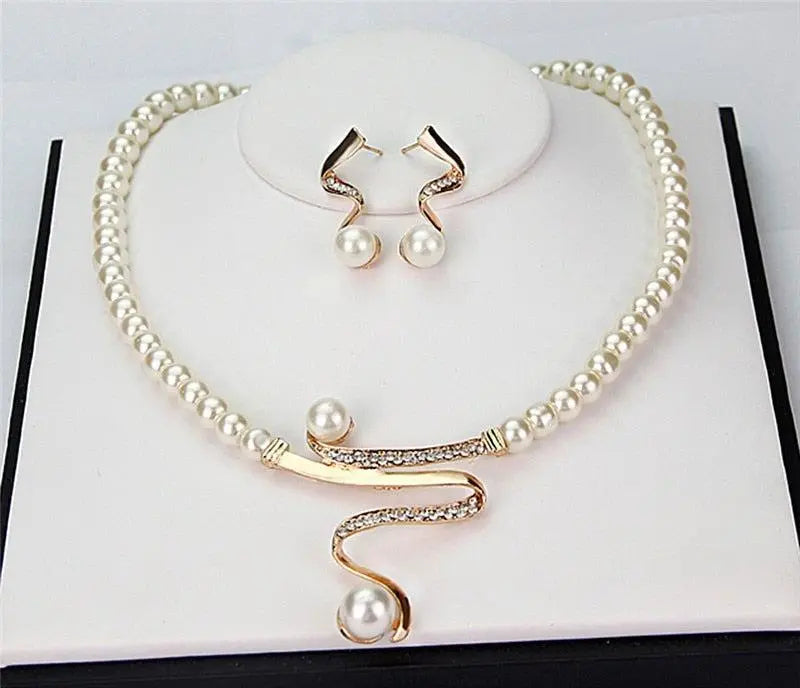 Mila | Pearl Jewelry Set with Elegant Appearance for Timeless Occasions