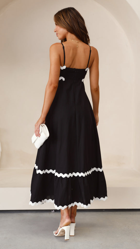 CLARA | LONG DRESS THAT ACCENTS SUMMER FEMININITY
