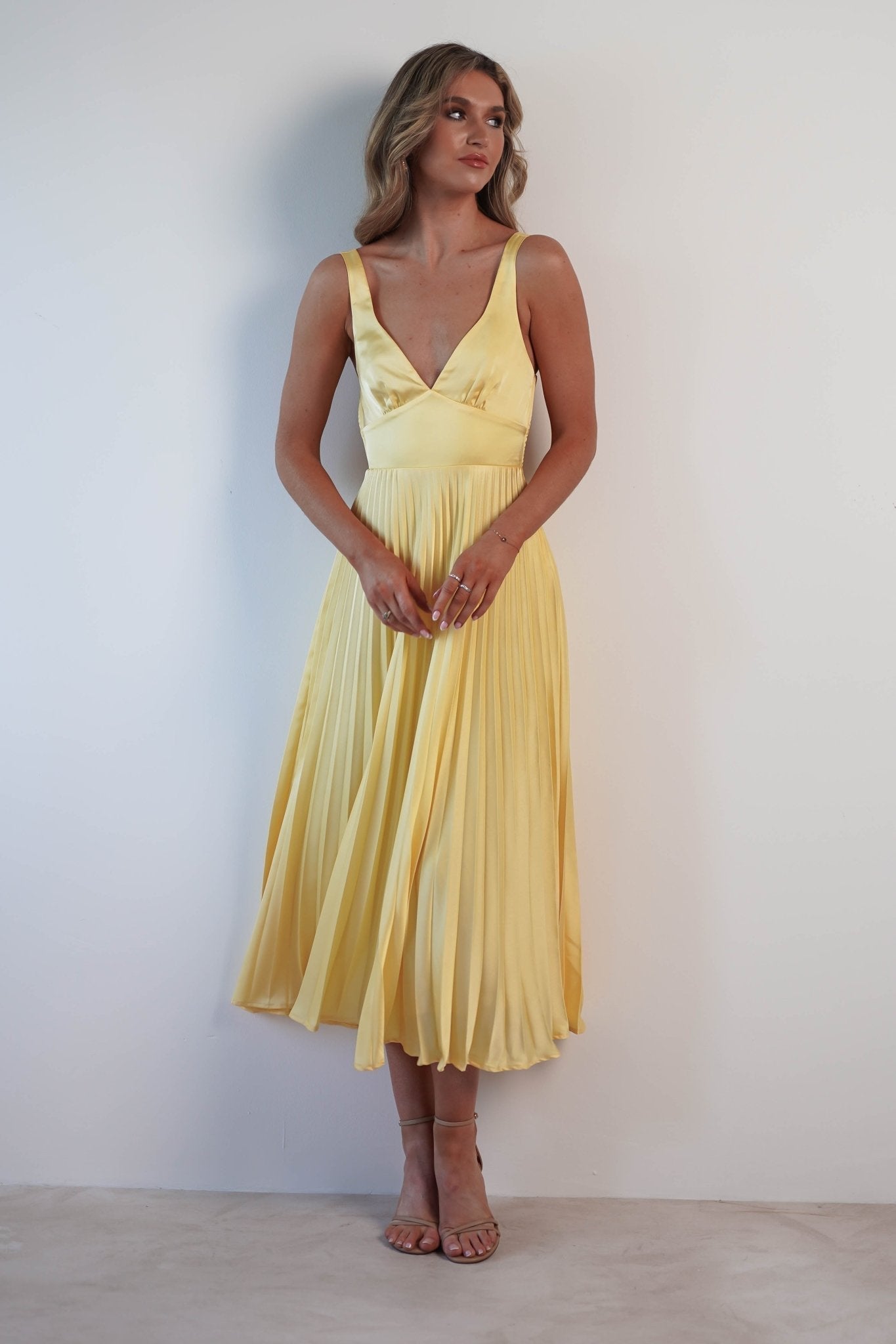 MALKA | Stylish Maxi Dress with Delicate Fall