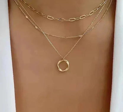 Classic layered gold chain with pendant